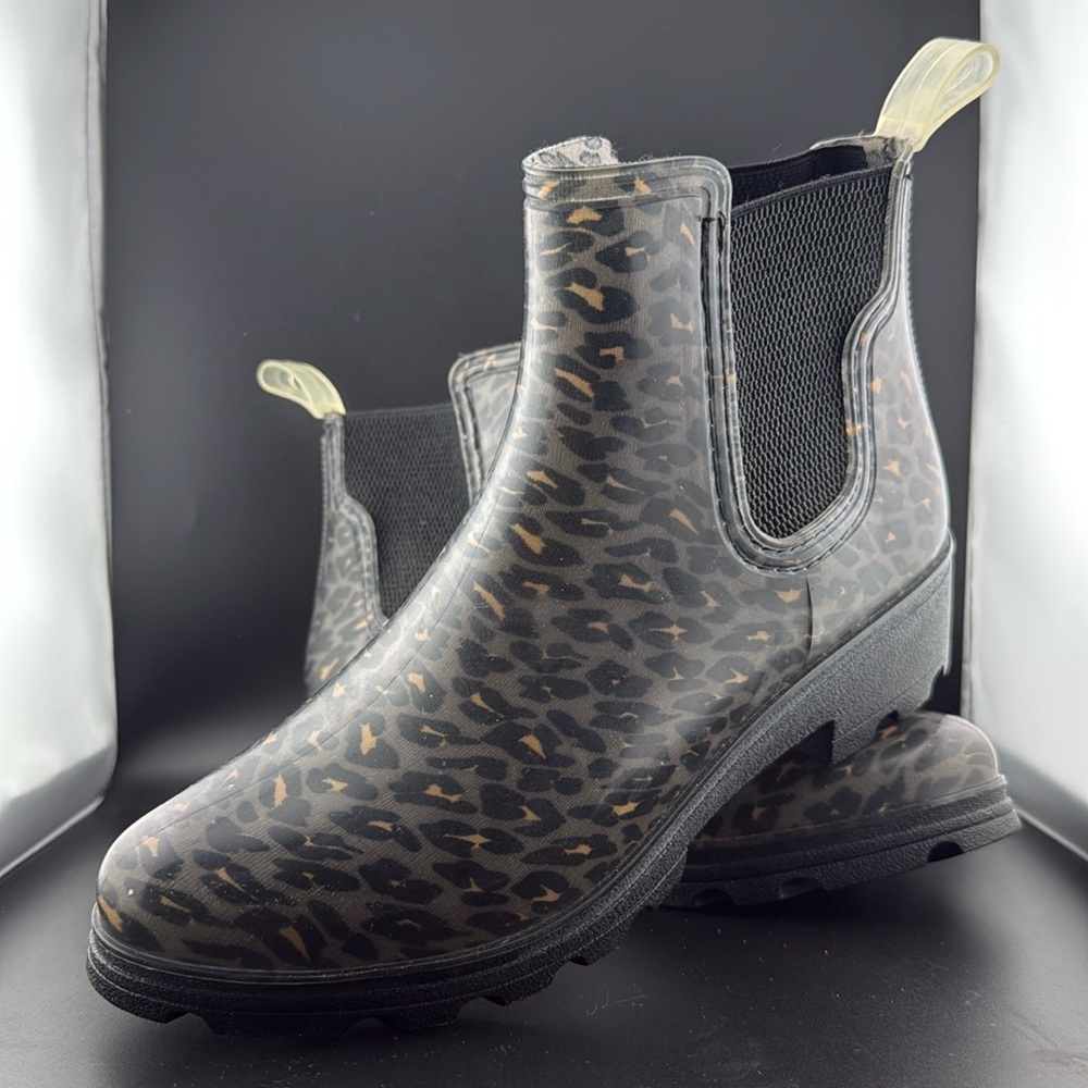 Women’s Cheetah Rain boots